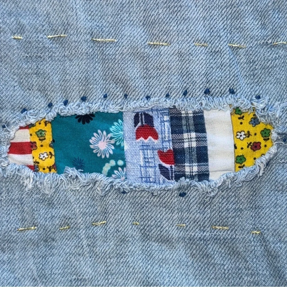 GAP Blue Boyfriend Jeans Relaxed Fit Distressed - Picture 6 of 6